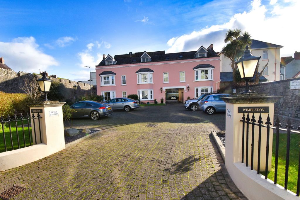 Property photo 1 of 12