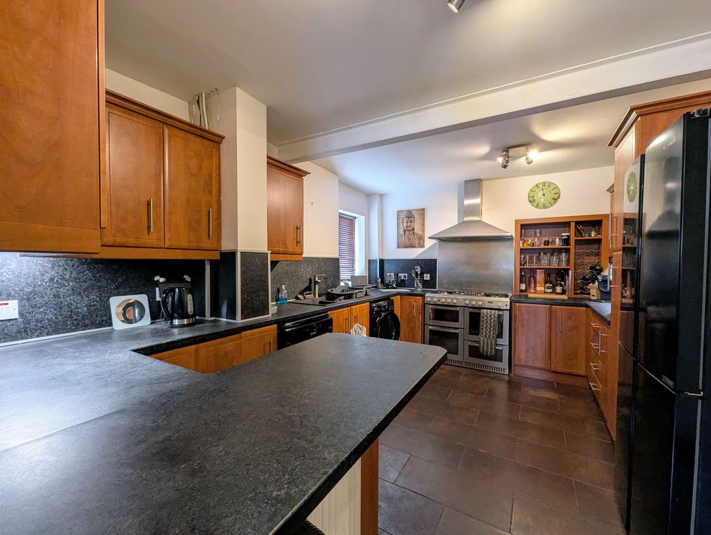 Property photo 3 of 28