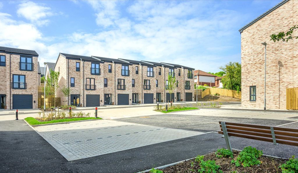 Property photo 1 of 17 External