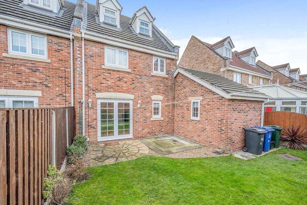 Property photo 2 of 10 External