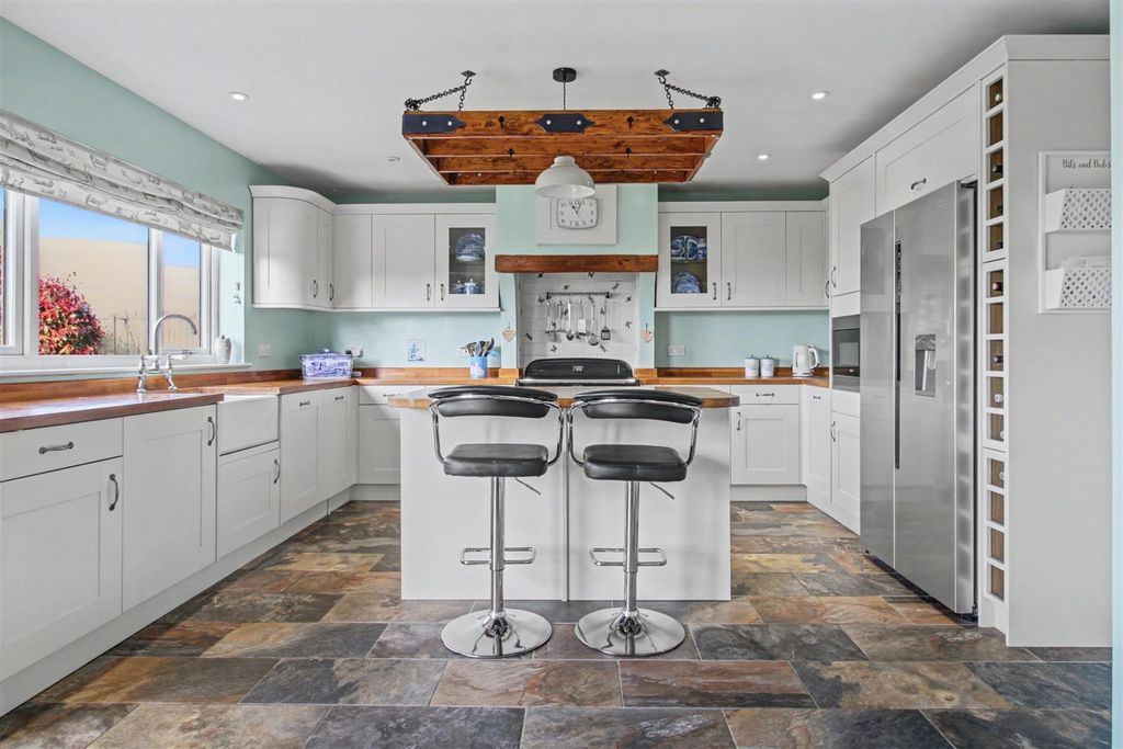 Property photo 2 of 34 Kitchen