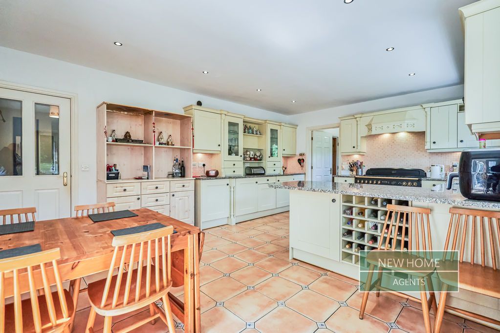 Property photo 3 of 69 Photo 44