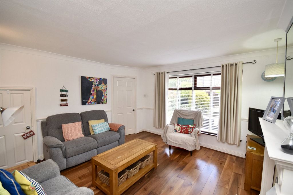 Property photo 3 of 16 Lounge