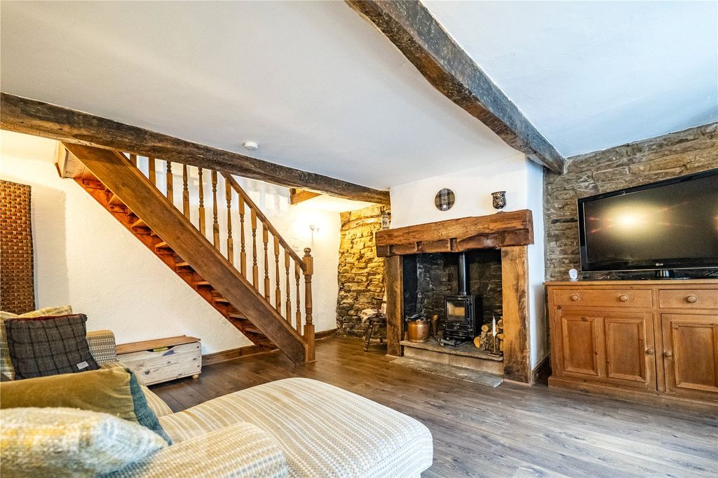 Property photo 3 of 21 Living Room