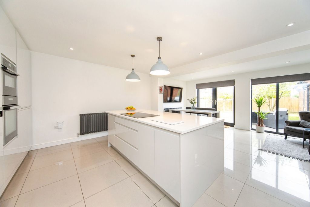 Property photo 2 of 33 Pbox-Img.Jpg