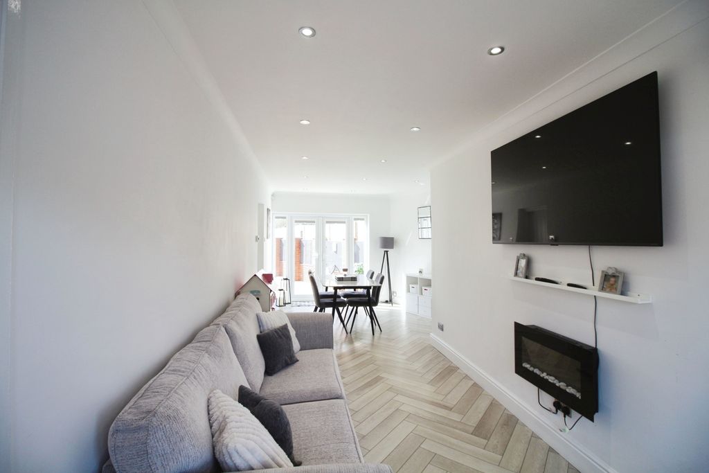 Property photo 2 of 20 Dining Room