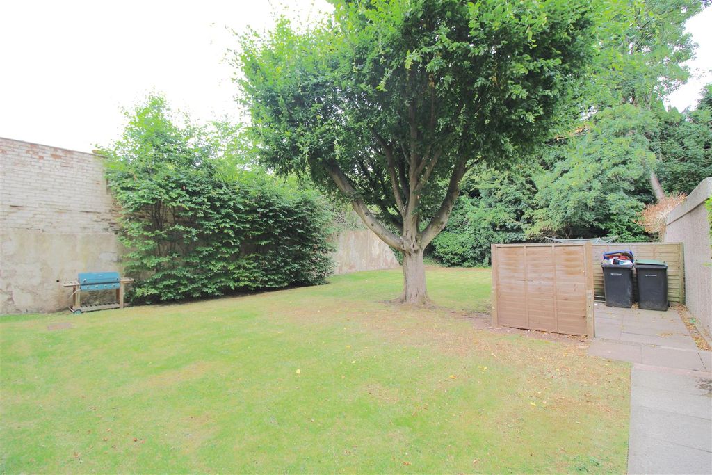 Property photo 2 of 4 Garden