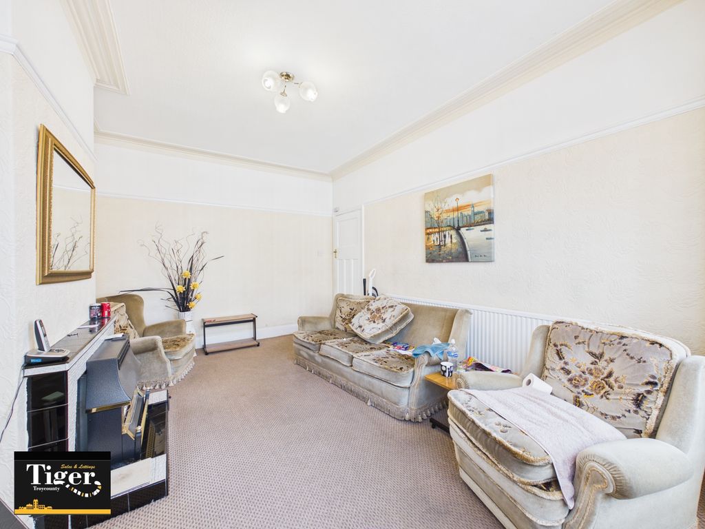 Property photo 3 of 14 Cam03440G0-Pr0655-Still002