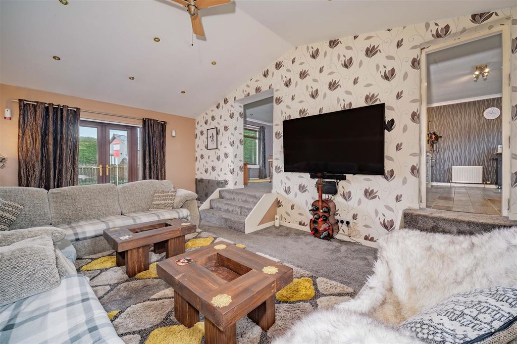 Property photo 3 of 25 40 Holdings Tealing-20.Jpg