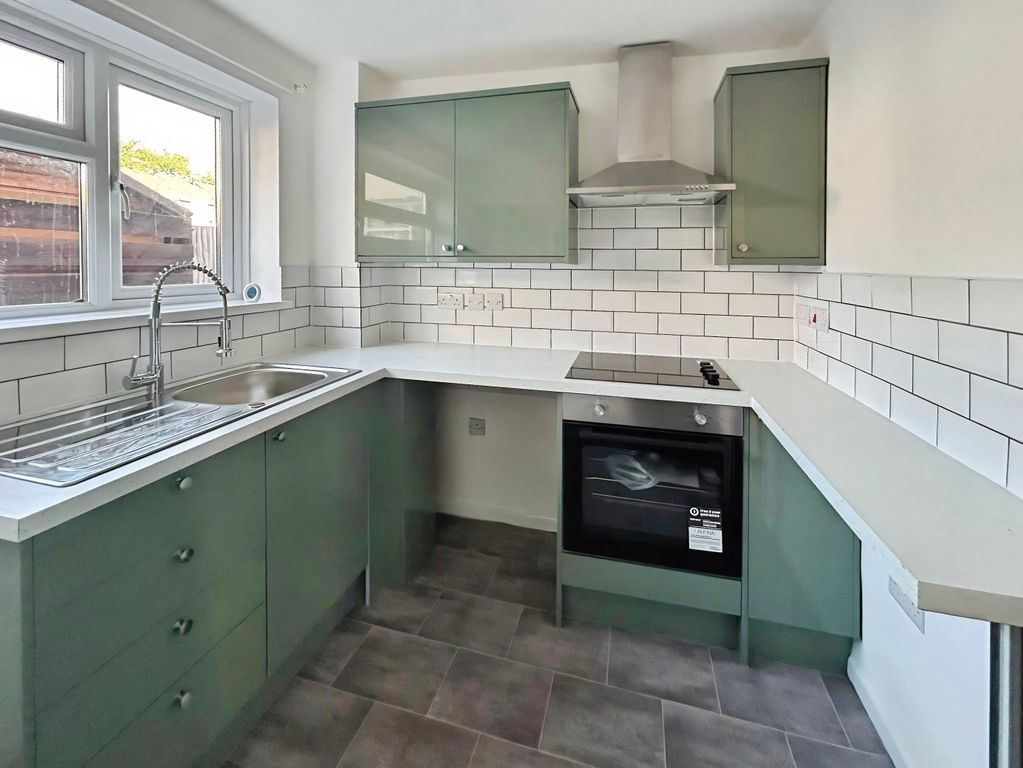 Property photo 2 of 5 Kitchen