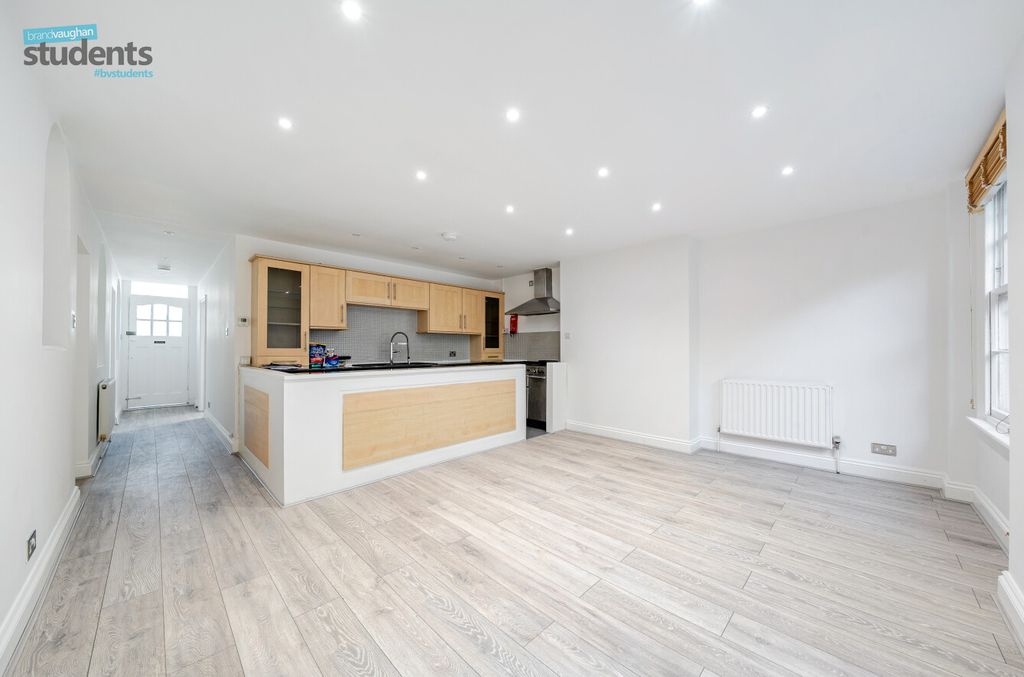 Property photo 2 of 11 669Ad65c-c855-416...