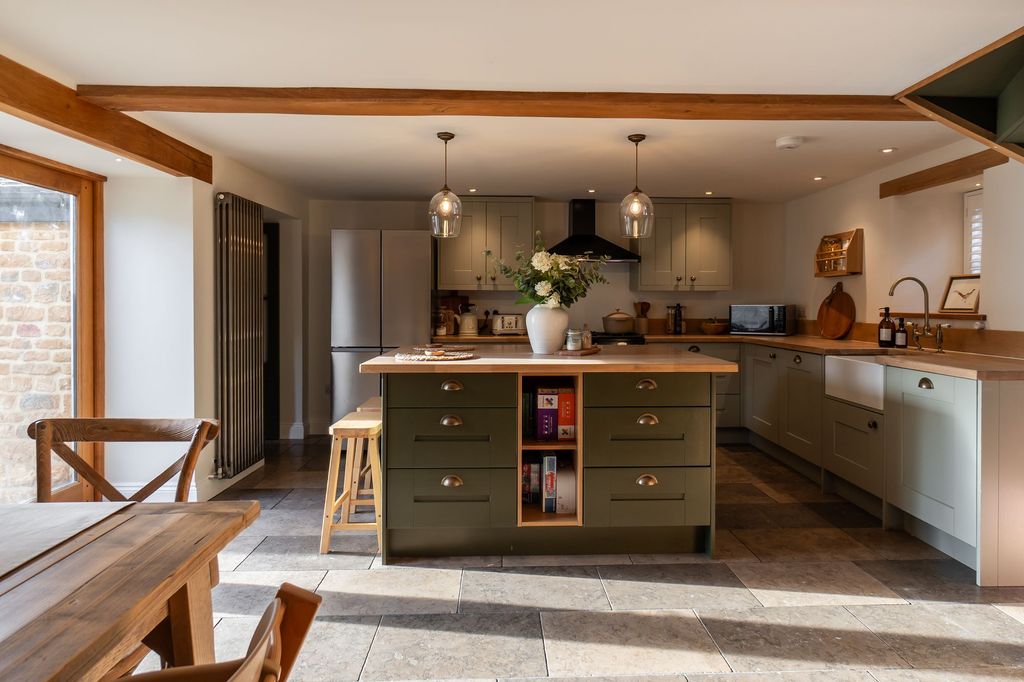 Property photo 2 of 38