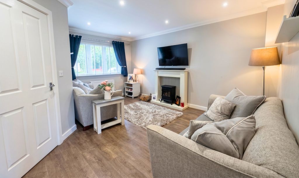 Property photo 3 of 16 5169857