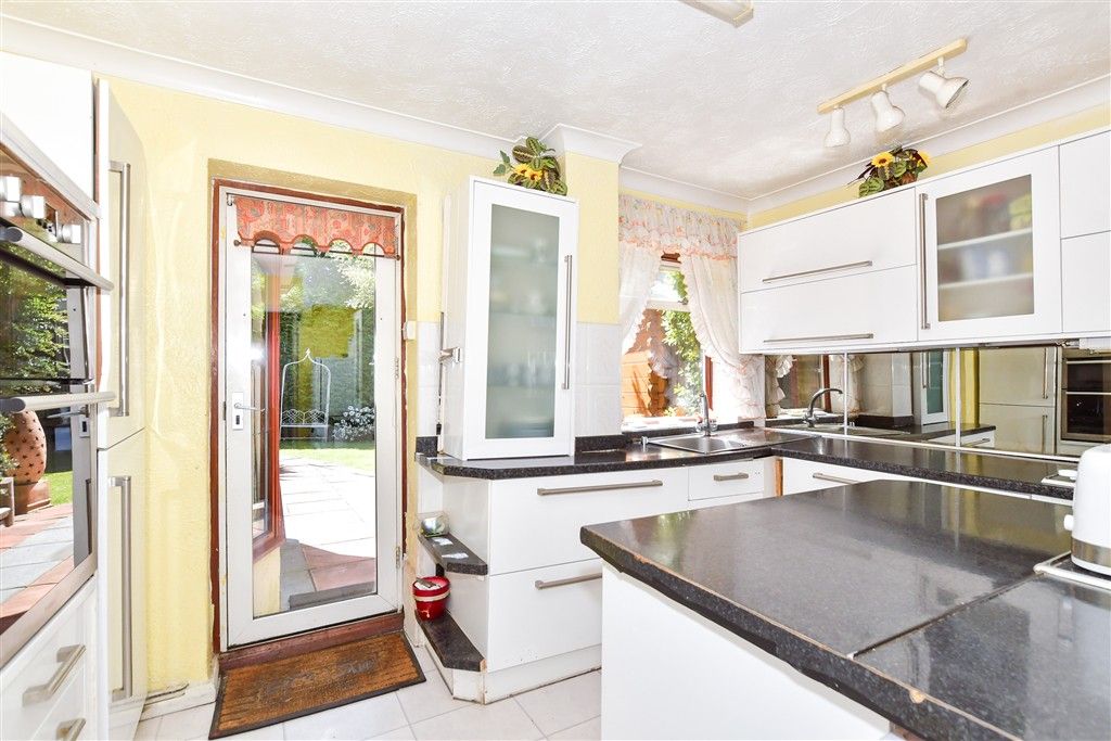 Property photo 3 of 14 Kitchen