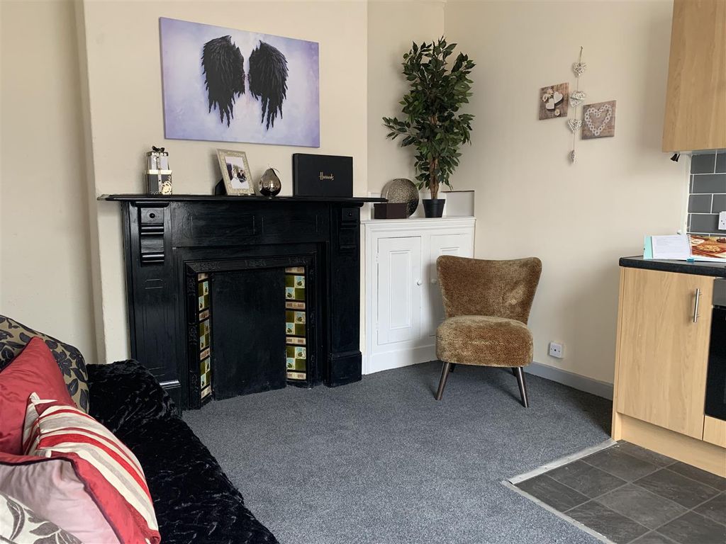 Property photo 2 of 13 Flat 1