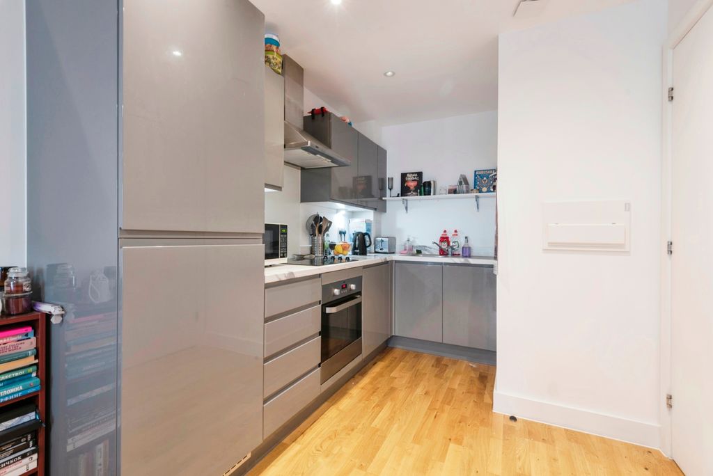 Property photo 3 of 17 Kitchen