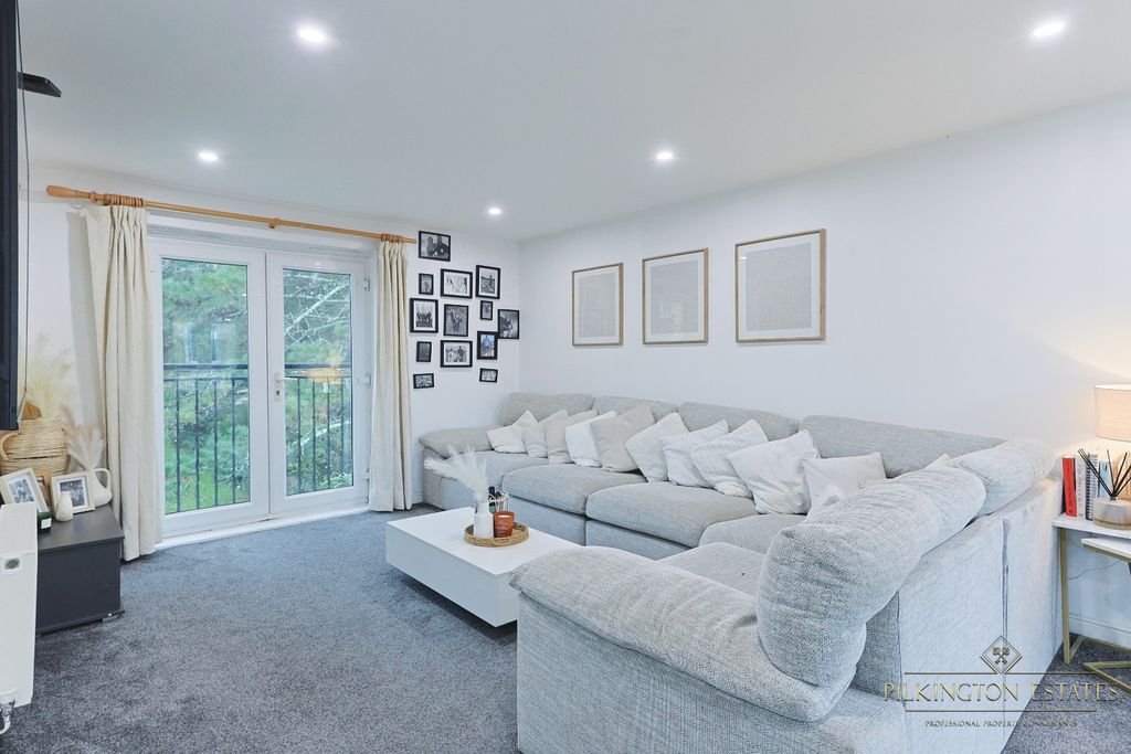 Property photo 2 of 10 4704934