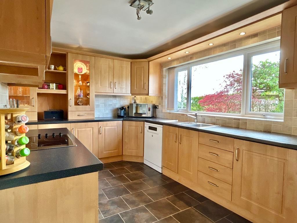 Property photo 2 of 28 Kitchen