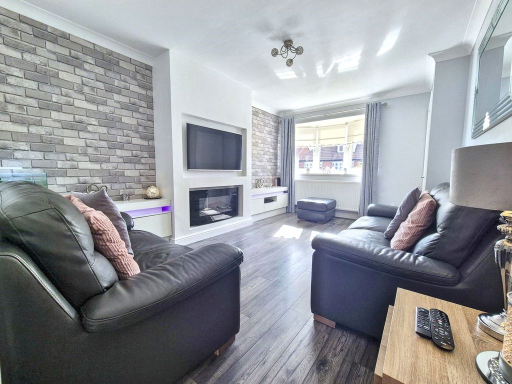 Property photo 2 of 32