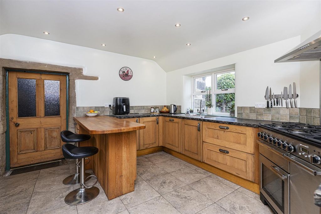 Property photo 2 of 50