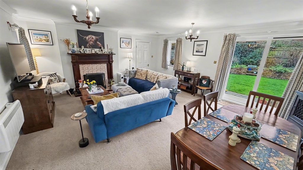 Property photo 2 of 12 Lounge Diner.Jpg