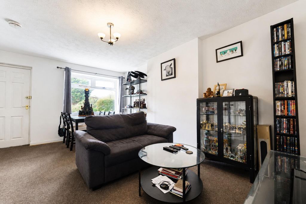 Property photo 3 of 12