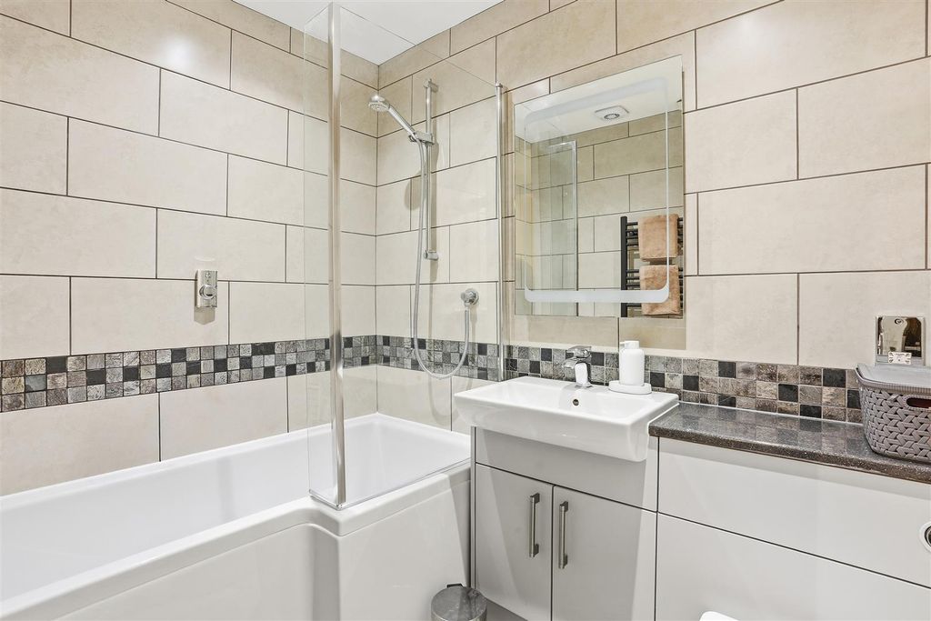 Property photo 3 of 17 1617287413 - 35 All Saints Road, Sm1 - 8.Jpg