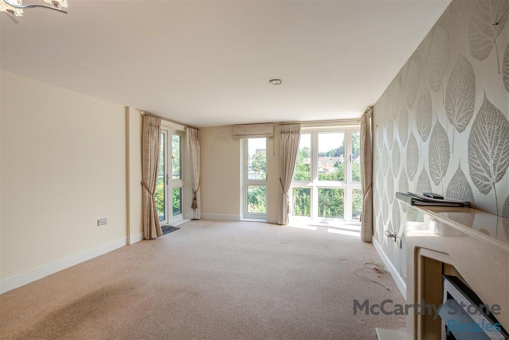 Property photo 3 of 24 8697245-Interior13.Jpg