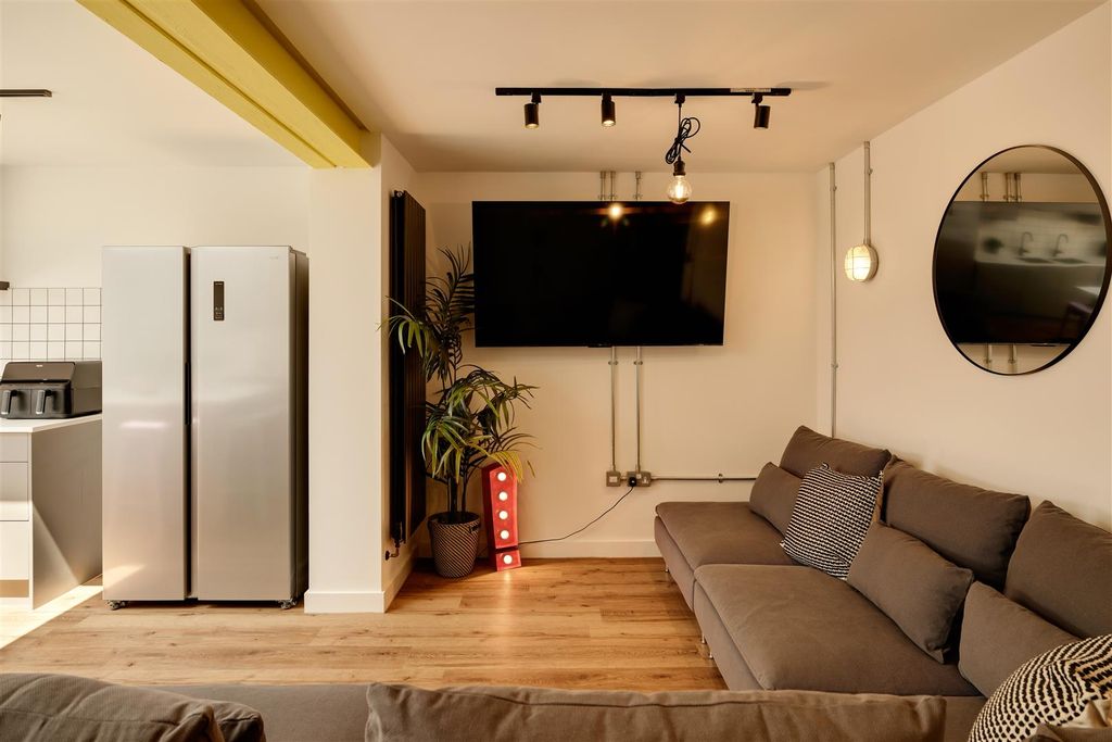 Property photo 3 of 7 3.Jpg