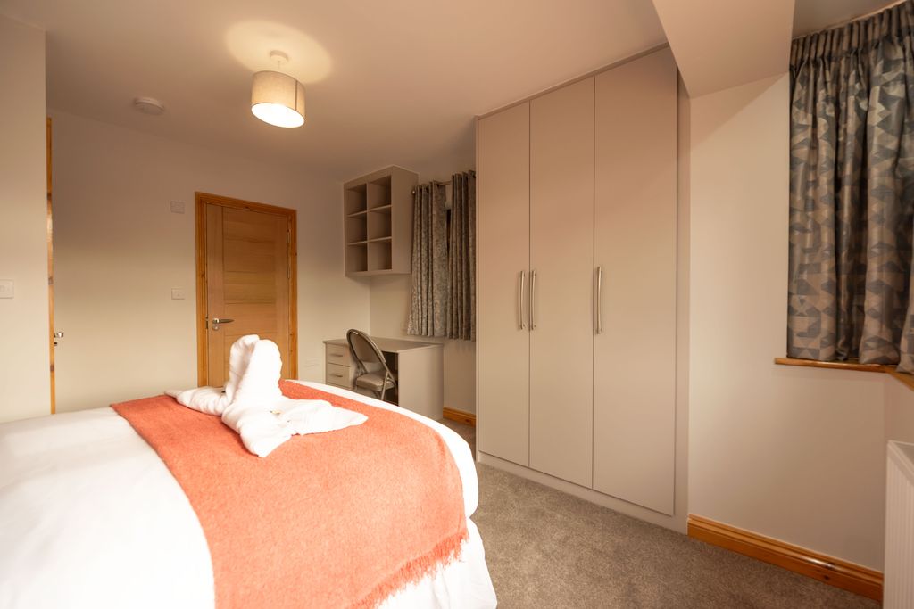 Property photo 3 of 25 Photo 2