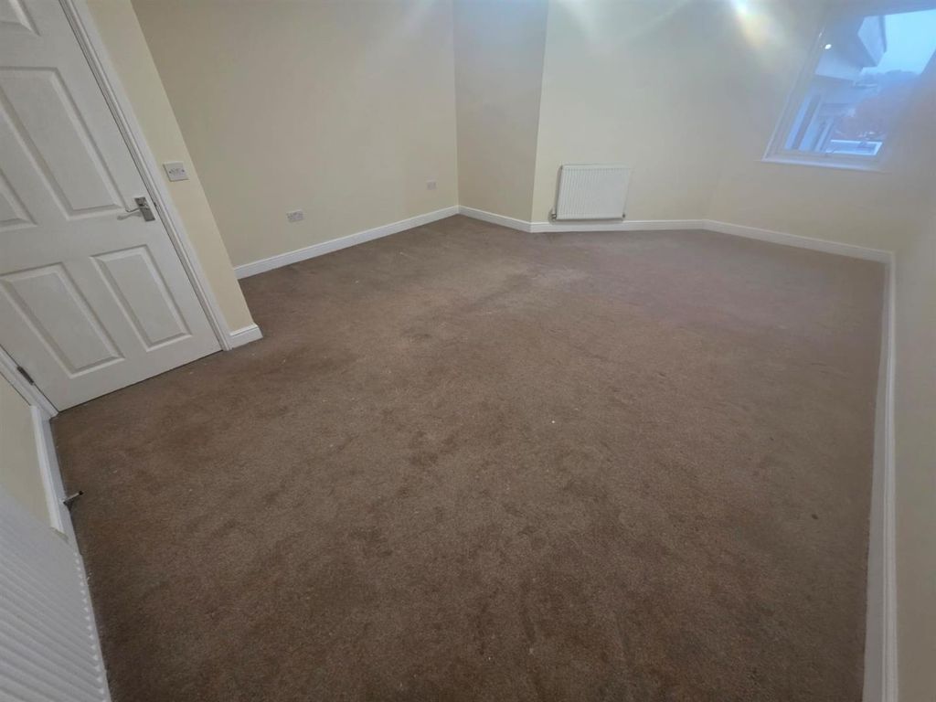 Property photo 2 of 5 Thumbnail_Img-20251110-Wa0109.Jpg