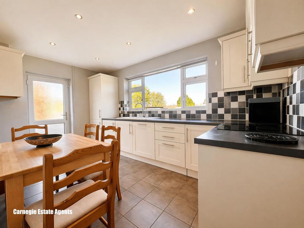 Property photo 2 of 17 Kitchen/Breakfast Room