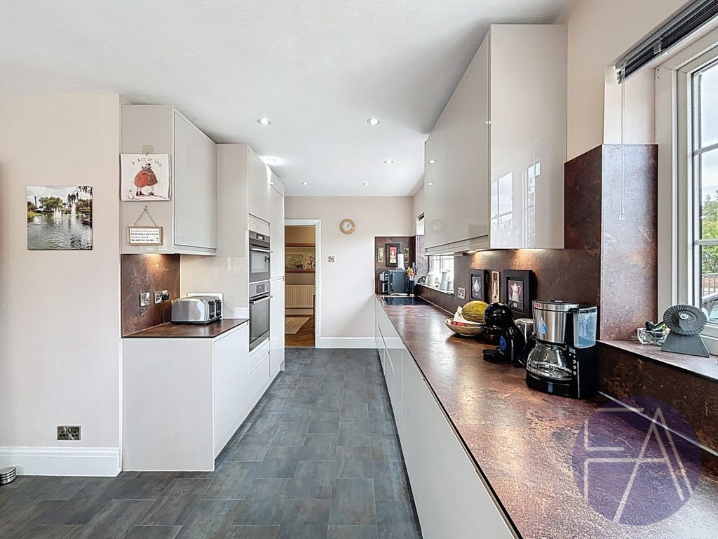 Property photo 3 of 34 4528283