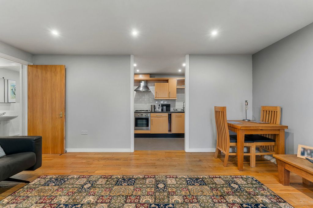 Property photo 2 of 29