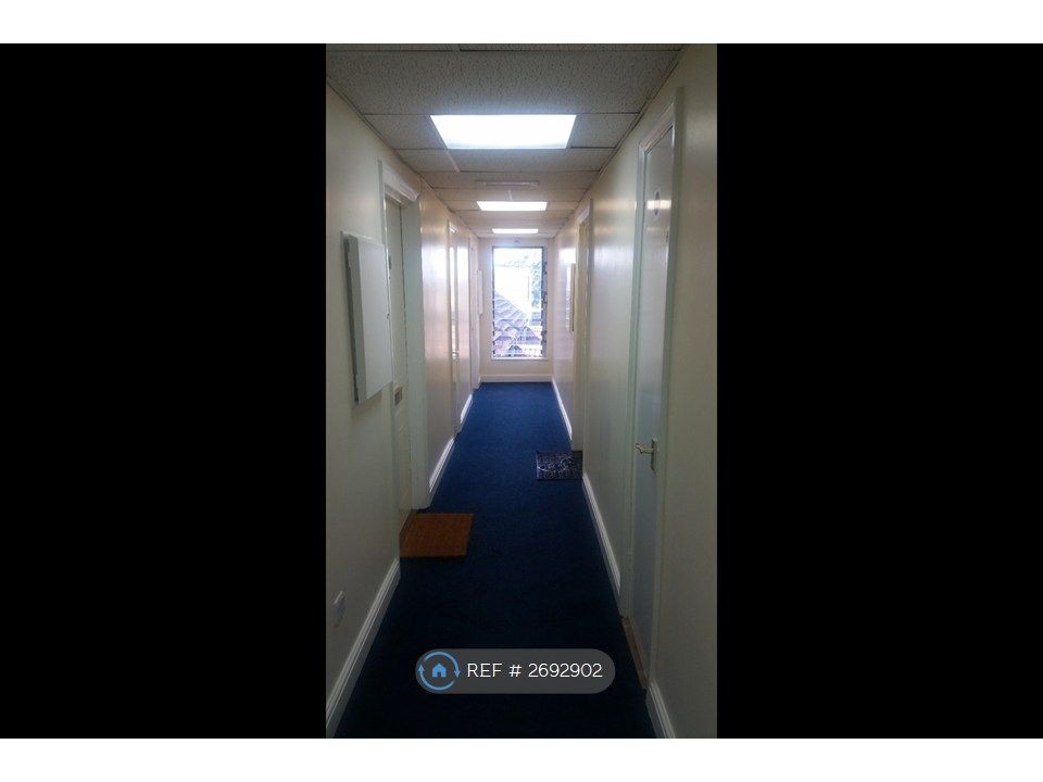 Property photo 2 of 11 Main Corridor