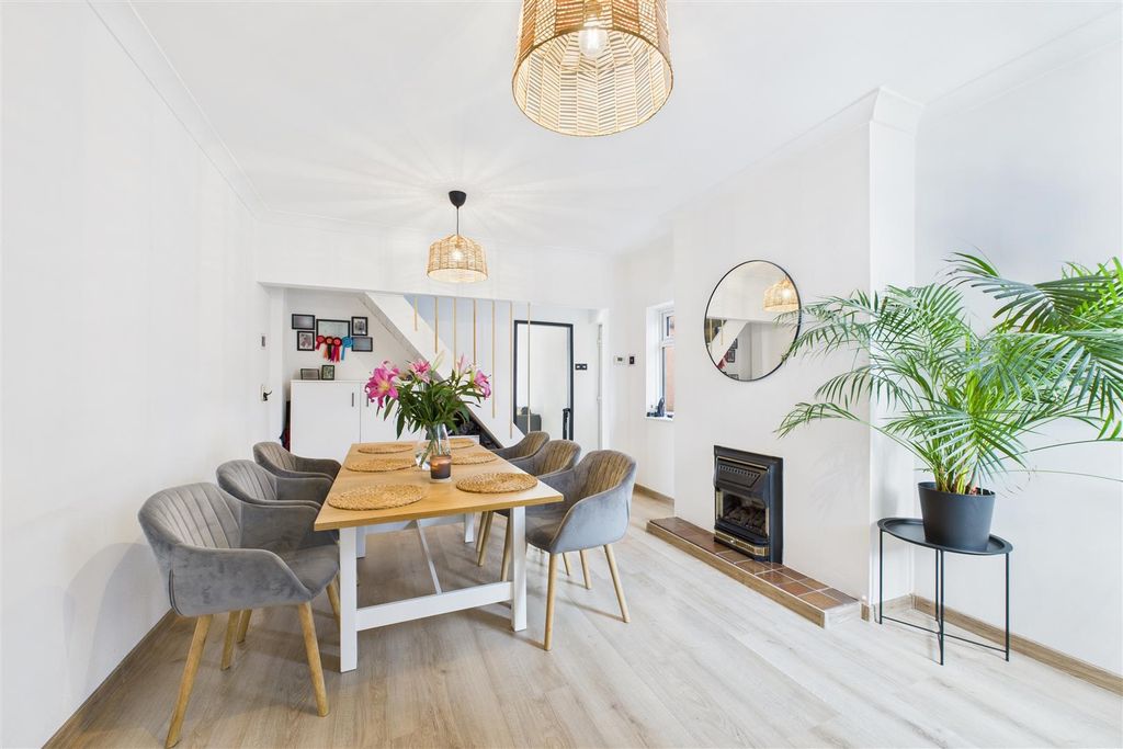 Property photo 3 of 18 Dining Room