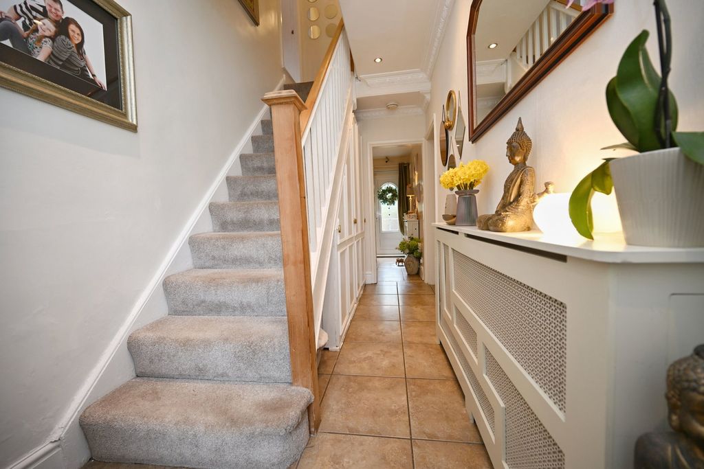 Property photo 2 of 30