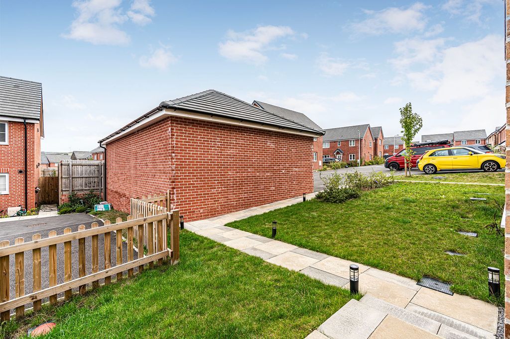 Property photo 3 of 33