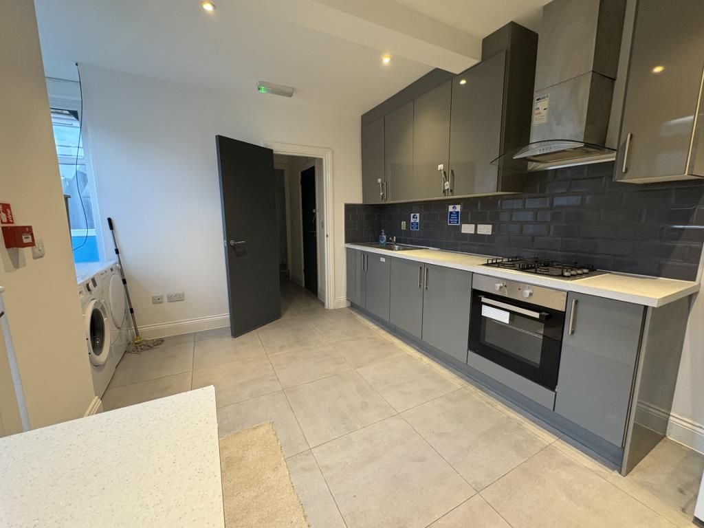 Property photo 2 of 21 Kitchen