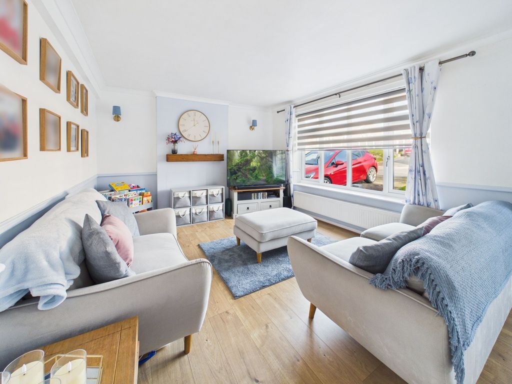 Property photo 2 of 18 Lounge