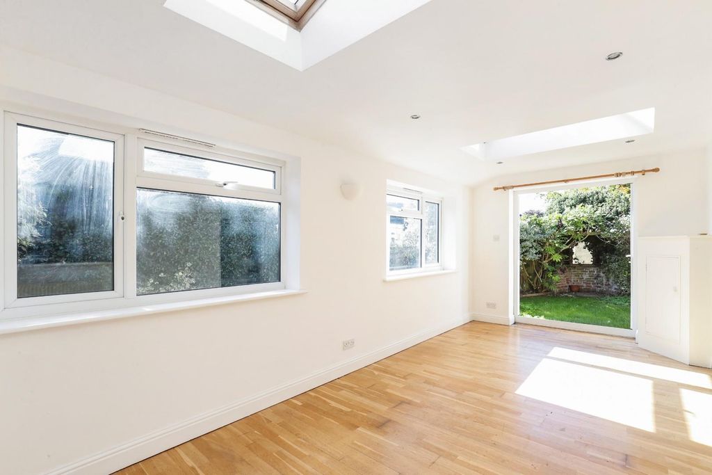 Property photo 3 of 16 Ph27_6253104.Jpg