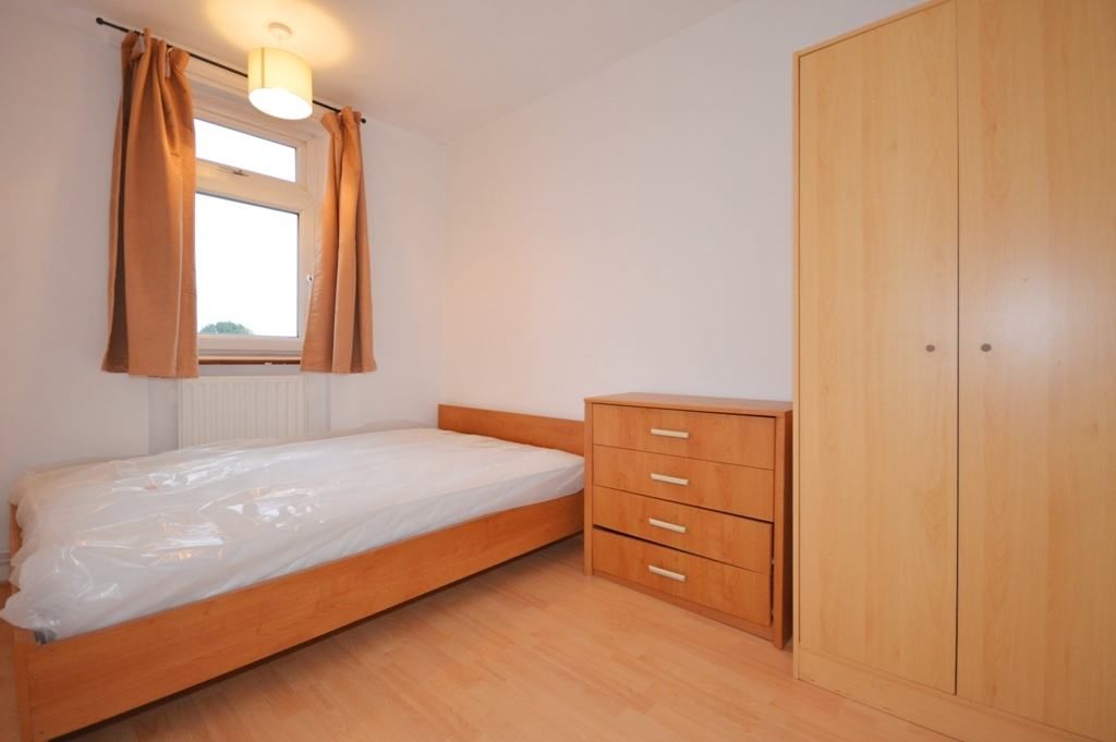 Property photo 1 of 5 3 Double Bedroom Apartment To Rent