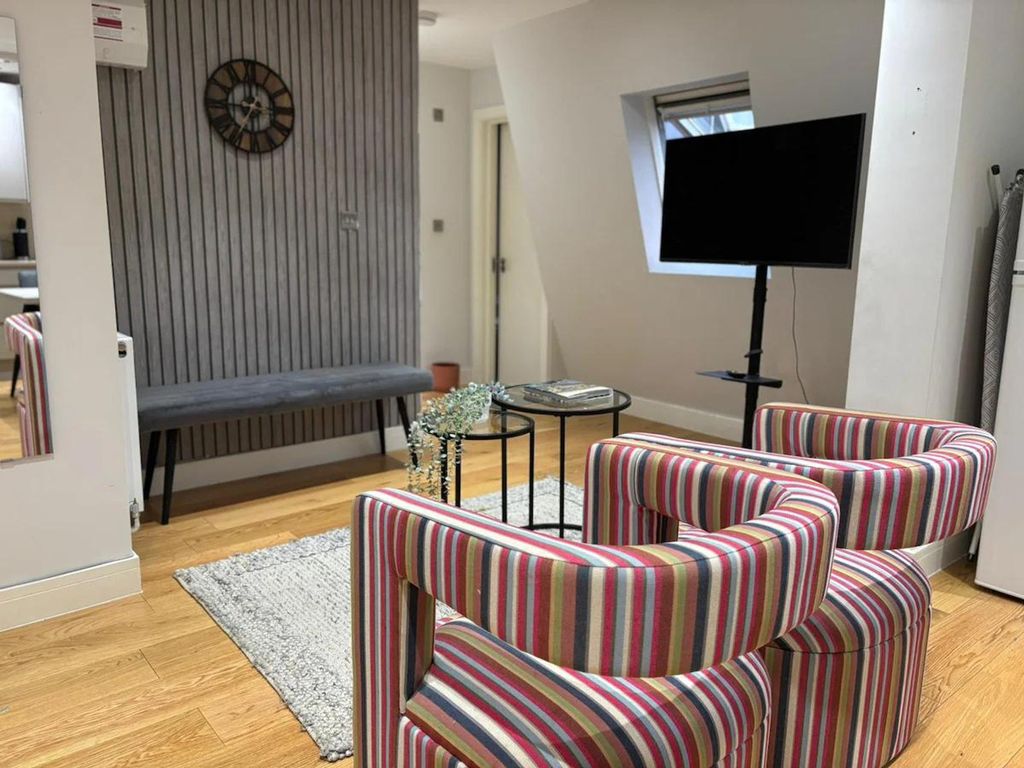 Property photo 1 of 47 Living Room