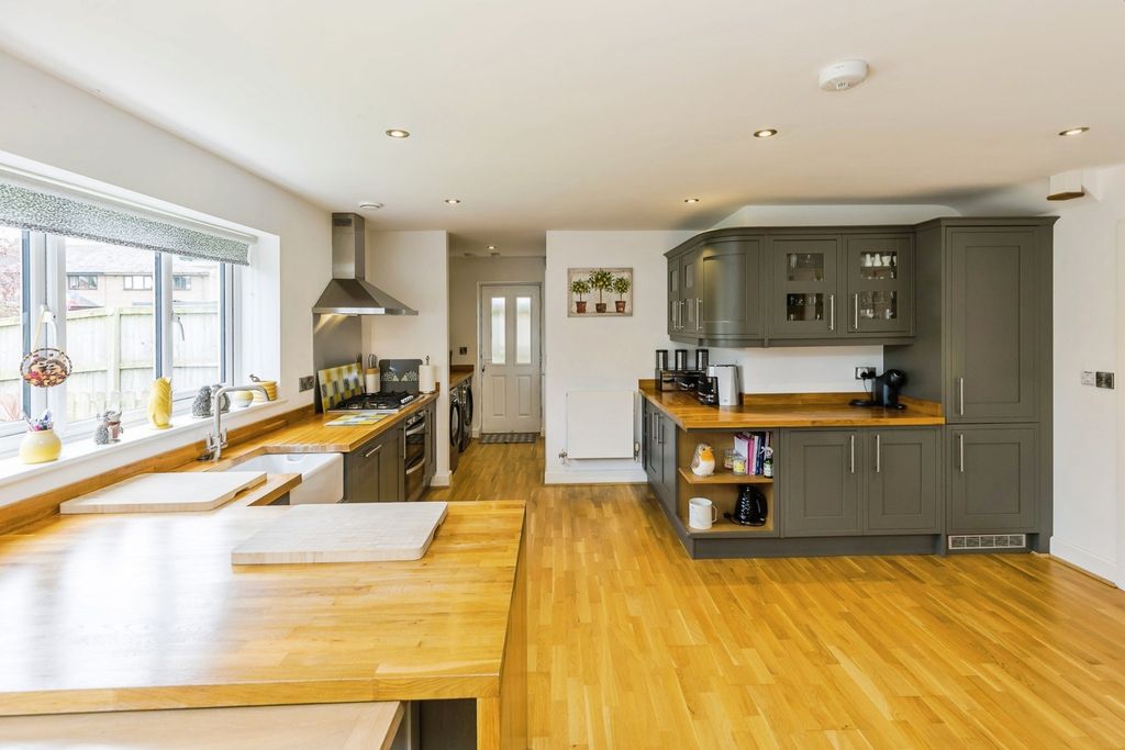 Additional image 4 of 4 bed detached house for saleMorda Bank, Morda, Oswestry, Shropshire SY10
