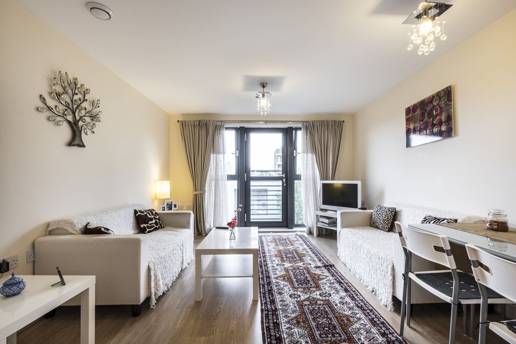 Property photo 1 of 9 Reception