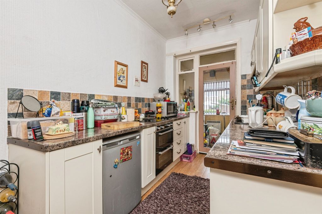 Property photo 3 of 13