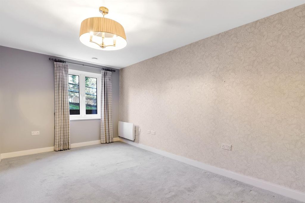 Additional image 9 of 2 bed flat for saleOutwood Lane, Chipstead, Coulsdon CR5