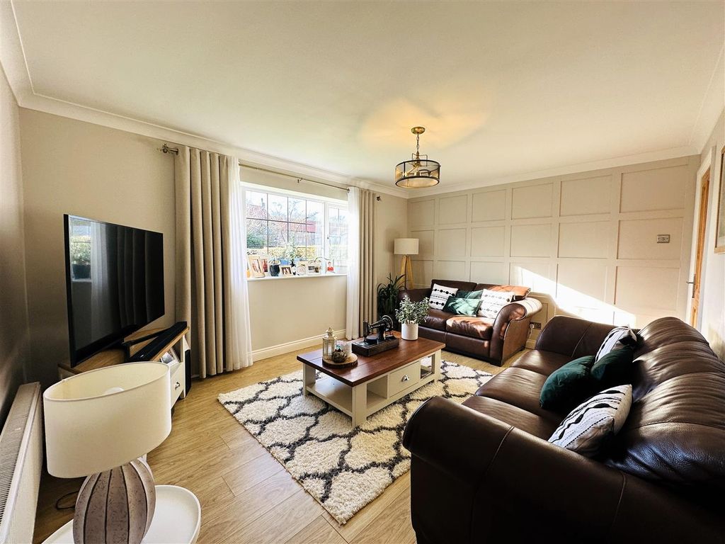 Property photo 2 of 22 Lounge.Jpg