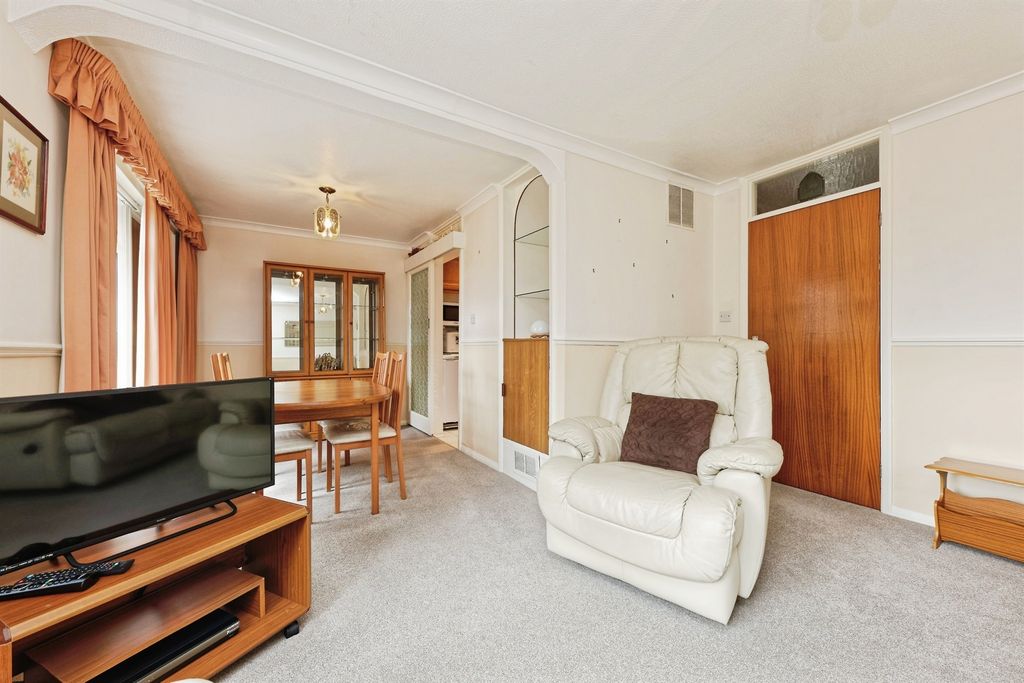 Property photo 3 of 14