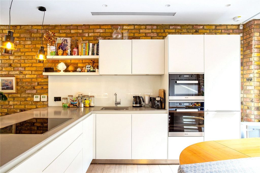 Property photo 3 of 12 Kitchen